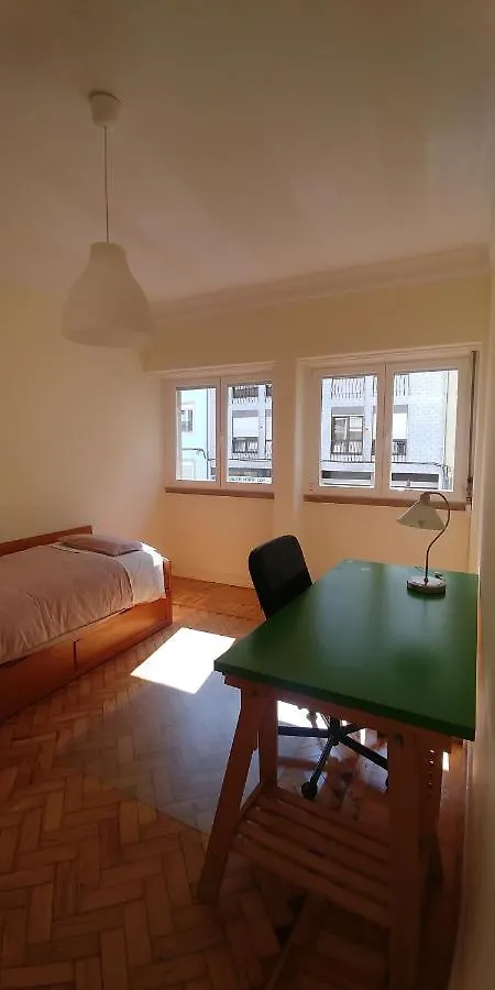 Rooms In The Heart Of Лиссабон 0*,